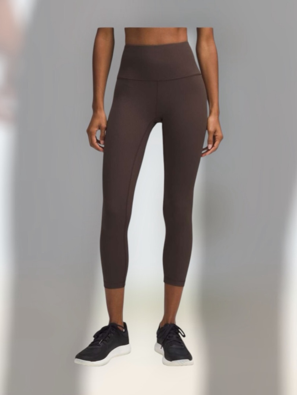 Lululemon Wunder Train High-Rise
Ribbed Crop 23"
Espresso